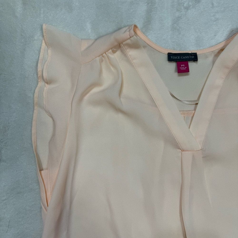 Vince Camuto NWT New $69 Vince Camuto V-Neck Flutter Sleeve Blouse Size Size S / US 4 / IT 40 - 9 Thumbnail