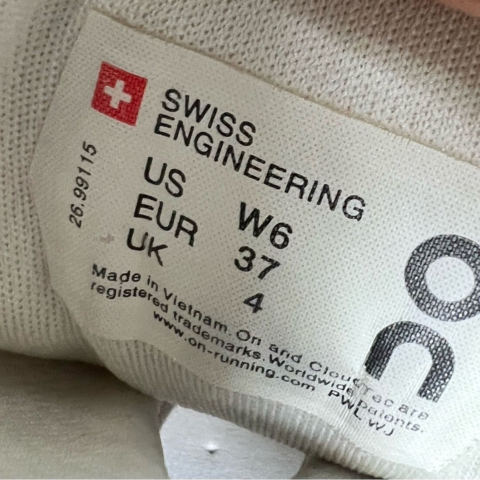 On On Cloud Cloudnova Triple White Running Shoes Women 6 EUC Size US 6 / IT 36 - 10 Thumbnail