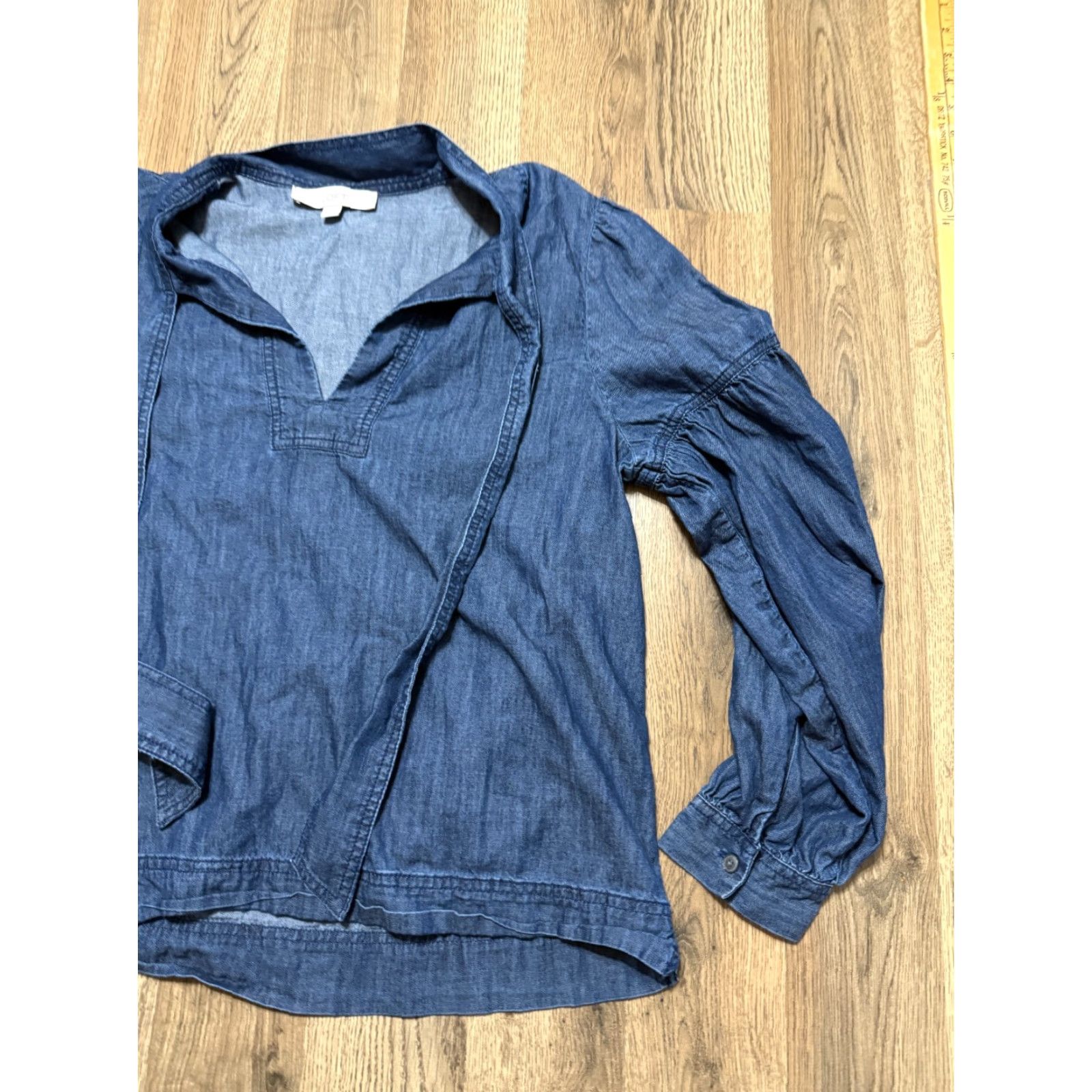 Loft VINTAGE? No. (But not vintage) Loft Shirt Women L Blue Long Sleeve V-Neck Shirt Size L / US 10 / IT 46 - 4 Thumbnail