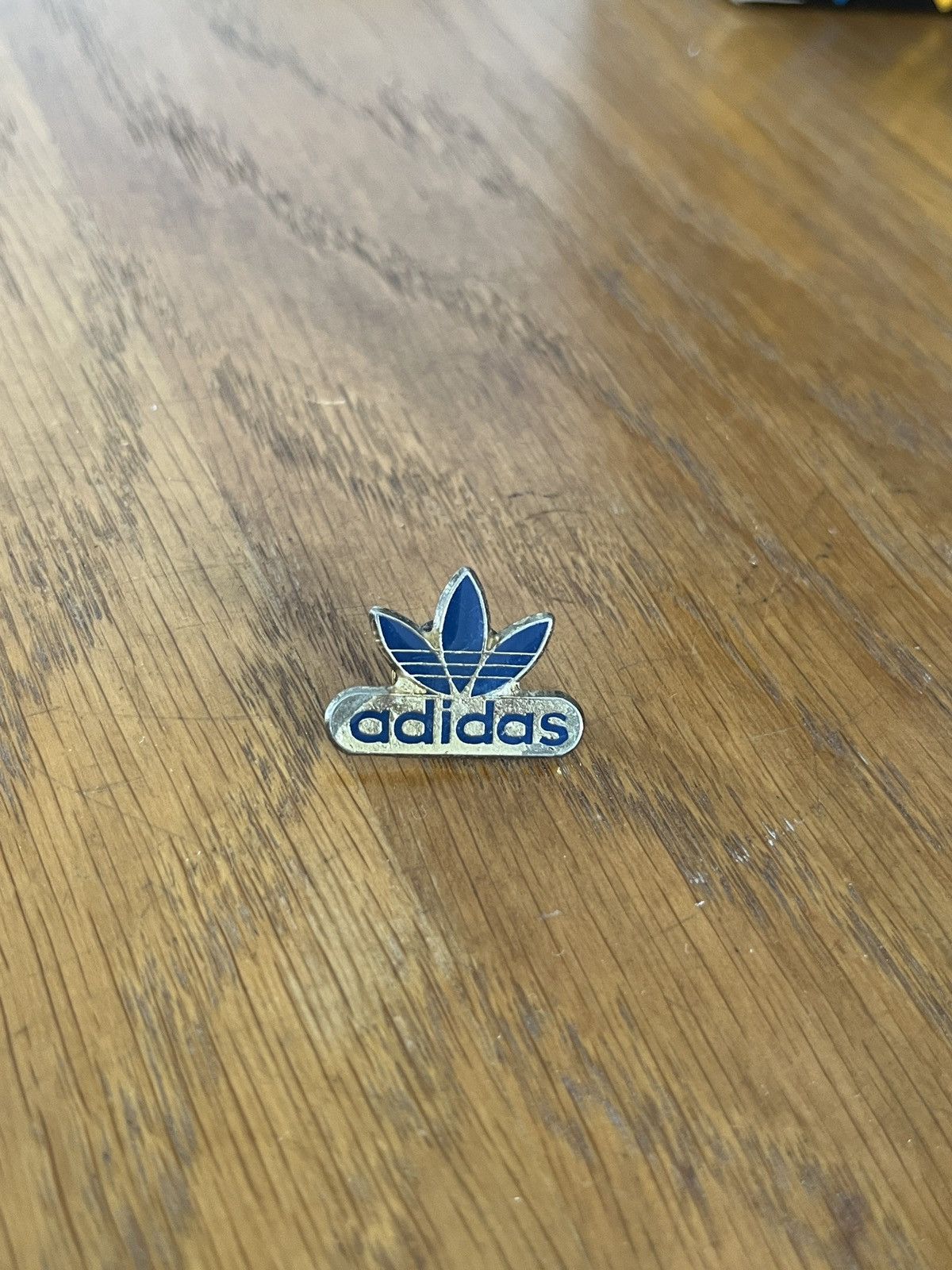 Adidas Adidas logo vintage pin Size ONE SIZE - 1 Thumbnail
