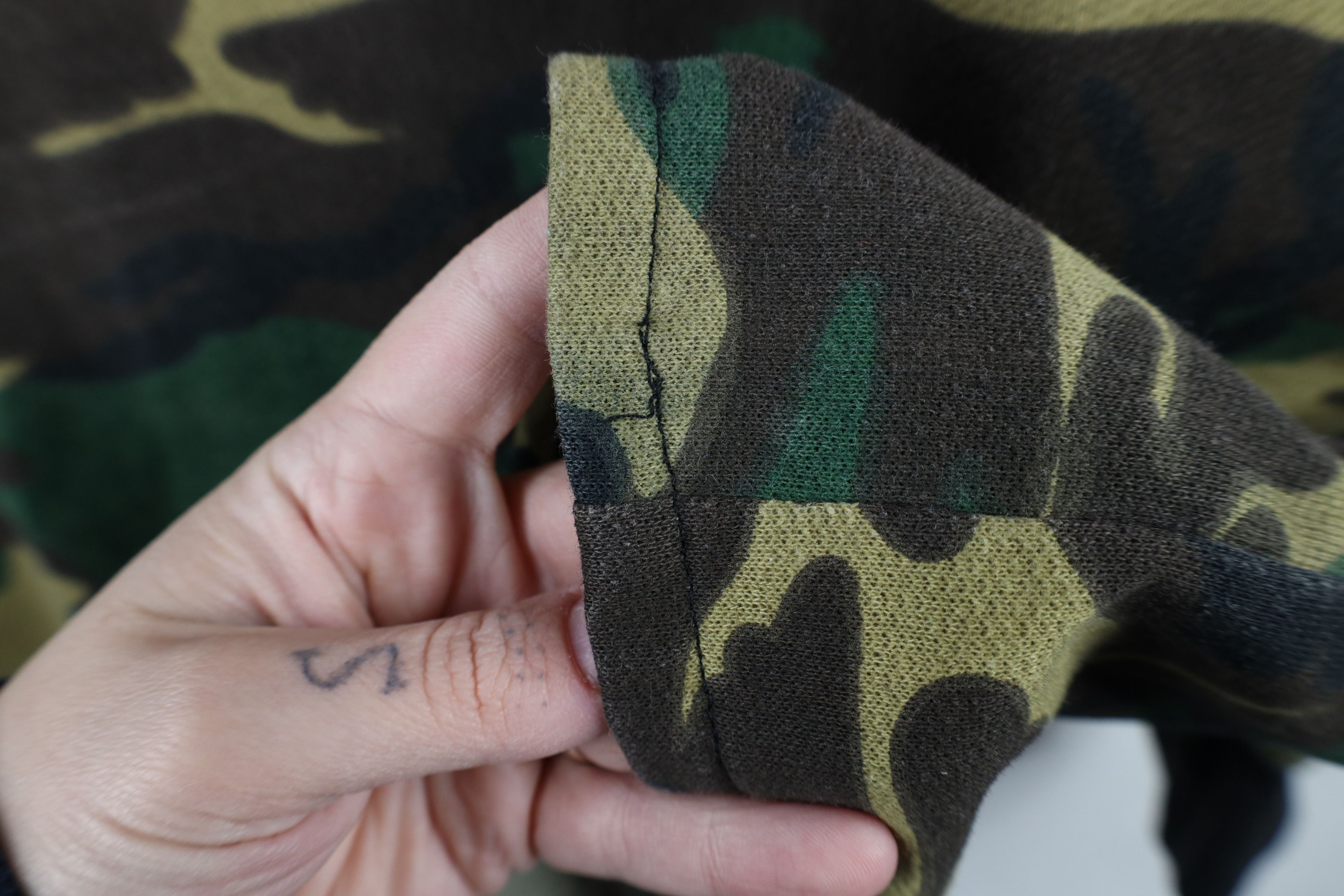 Vintage Vintage 90s Streetwear Faded Camouflage Crewneck Sweatshirt Size US XL / EU 56 / 4 - 9 Thumbnail