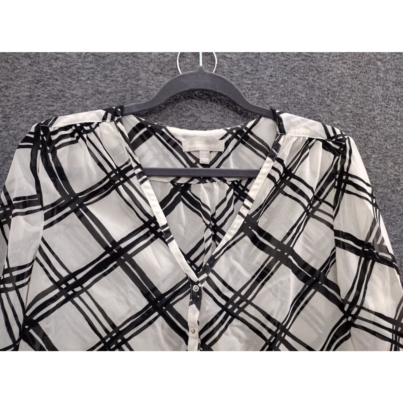Banana Republic Banana Republic Blouse Shirt Striped V-Neck S Black/White Sheer Long Sleeve Classic/Fitted Size S Womens 90s Designer Pattern Criss Cross Size S / US 4 / IT 40 - 3 Thumbnail