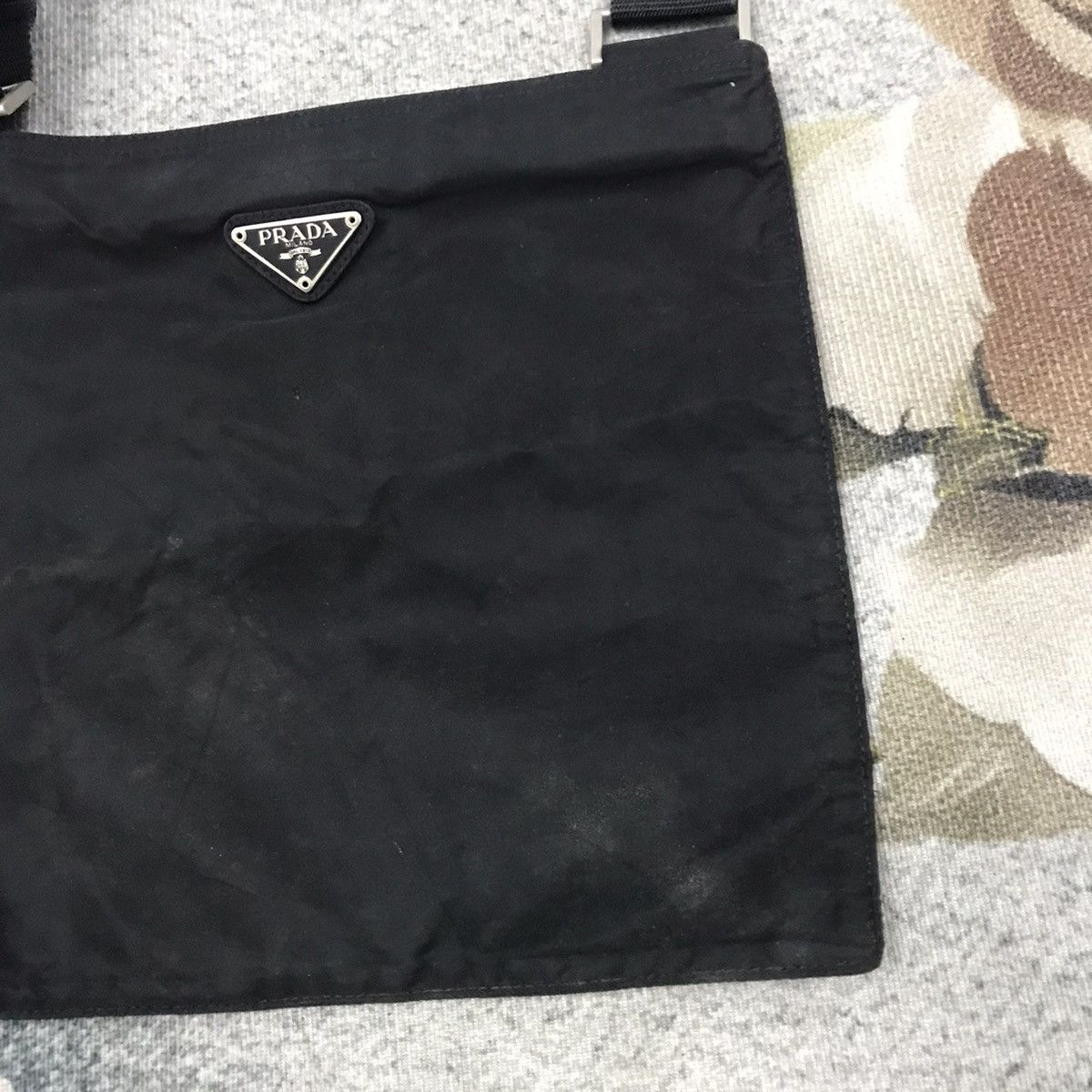 Prada 💥BINDING OFFER💥 Vintage Prada nylon crossbody sling bag Size ONE SIZE - 5 Thumbnail