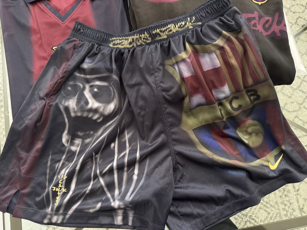 Nike × Travis Scott Cactus Jack Travis Scott Nike FC Barcelona 2000 Retro Shorts Size US 34 / EU 50 - 2 Thumbnail