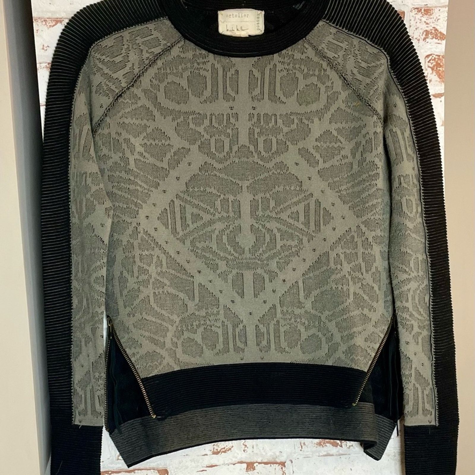 Nicole Miller Nicole Miller Elegant Sweater with Intricate Pattern Size M / US 6-8 / IT 42-44 - 1 Thumbnail
