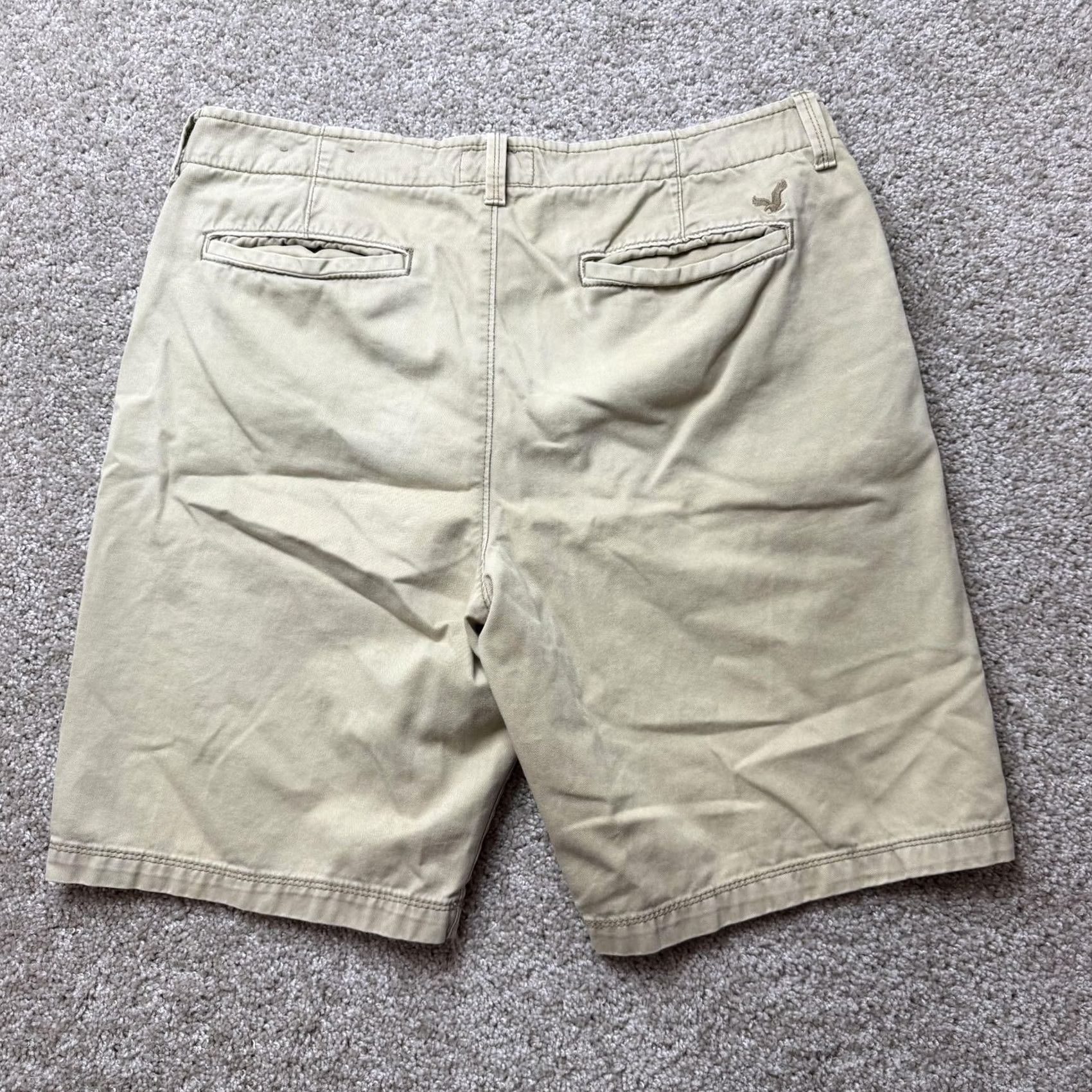 American Eagle Outfitters American Eagle Outfitters Chino Shorts Mens 33 Beige Canvas 9 Inseam Casual Size US 33 - 2 Thumbnail