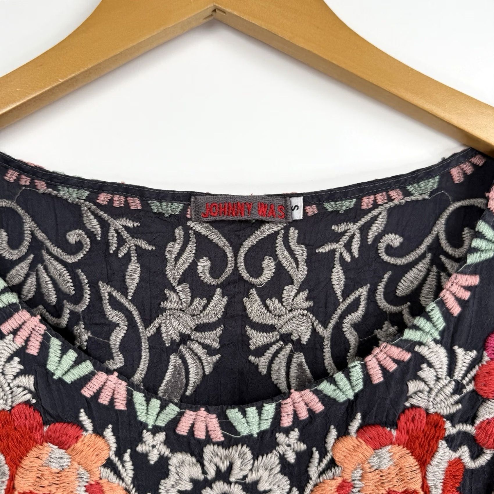 Johnny Was Johnny Was Blouse Short Sleeve Boat Neck Embroidered Rayon Oversized Gray S Womens Size S / US 4 / IT 40 - 6 Thumbnail