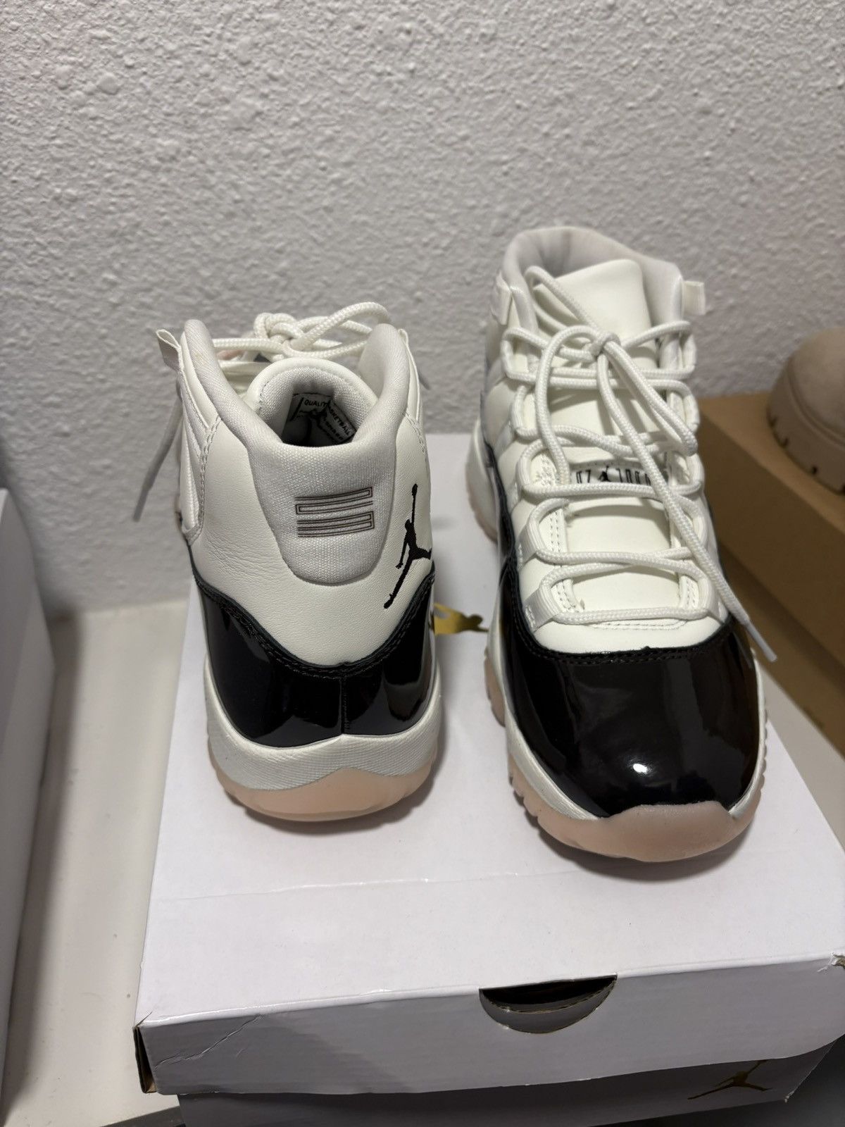 Jordan Brand × Nike Womens air jordan 11 retro Neapolitans Size US 8 / IT 38 - 5 Thumbnail