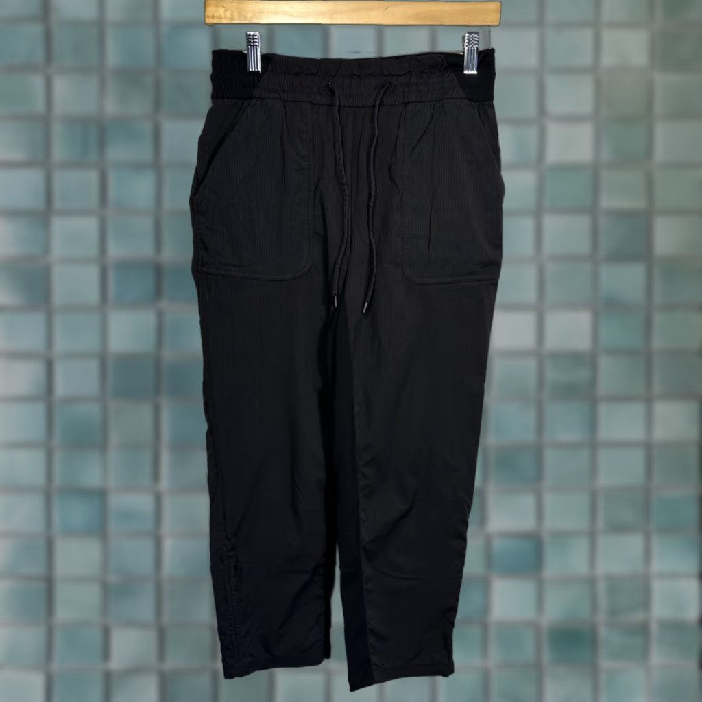 Lululemon Lululemon Beyond The Studio Jogger Women 6 Pants Athleisure Black 28x28 Size 28" / US 6 / IT 42 - 1 Thumbnail