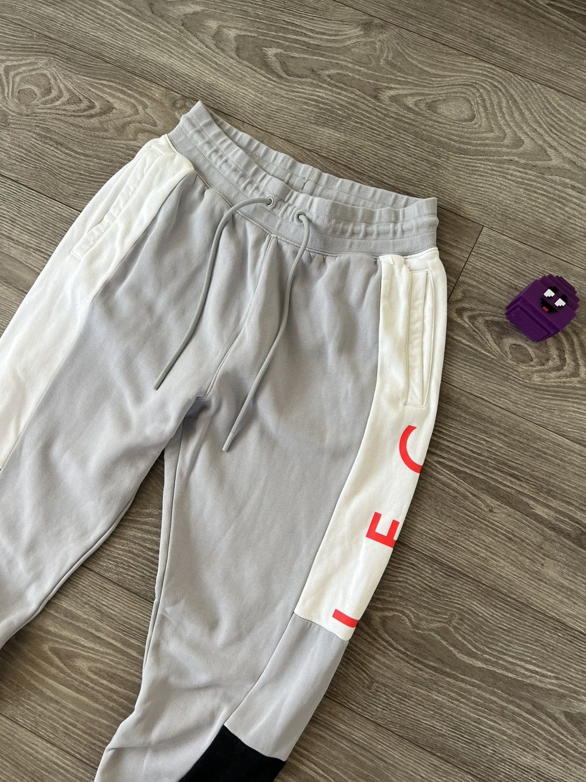 Nike Nike X LFC Liverpool Football Club Big Logo Drill Joggers Size US 32 / EU 48 - 3 Thumbnail