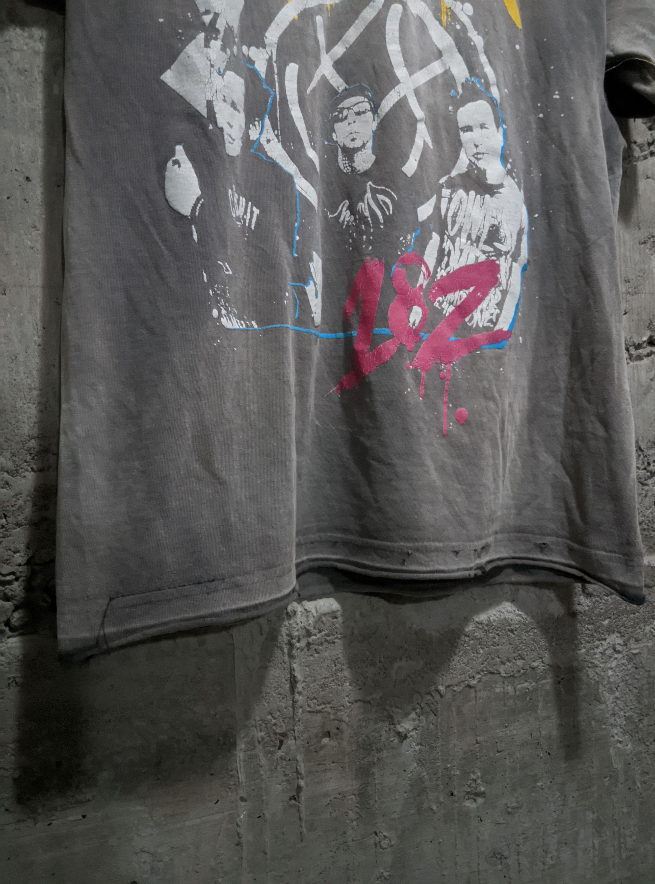 Band Tees × Vintage Vintage 2009 thrashed blink 182 tour t shirt Size US M / EU 48-50 / 2 - 8 Thumbnail