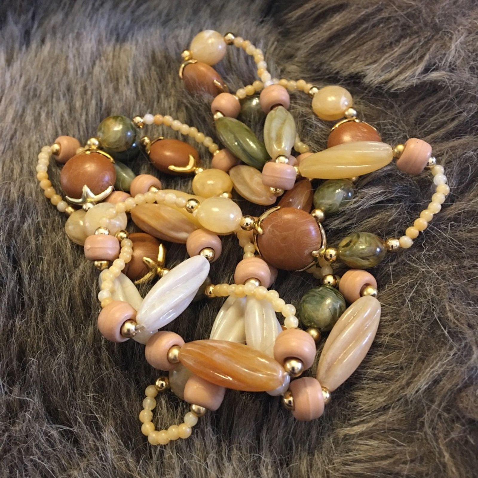 Vintage Vintage natural tones plastic bead necklace Size ONE SIZE - 7 Thumbnail