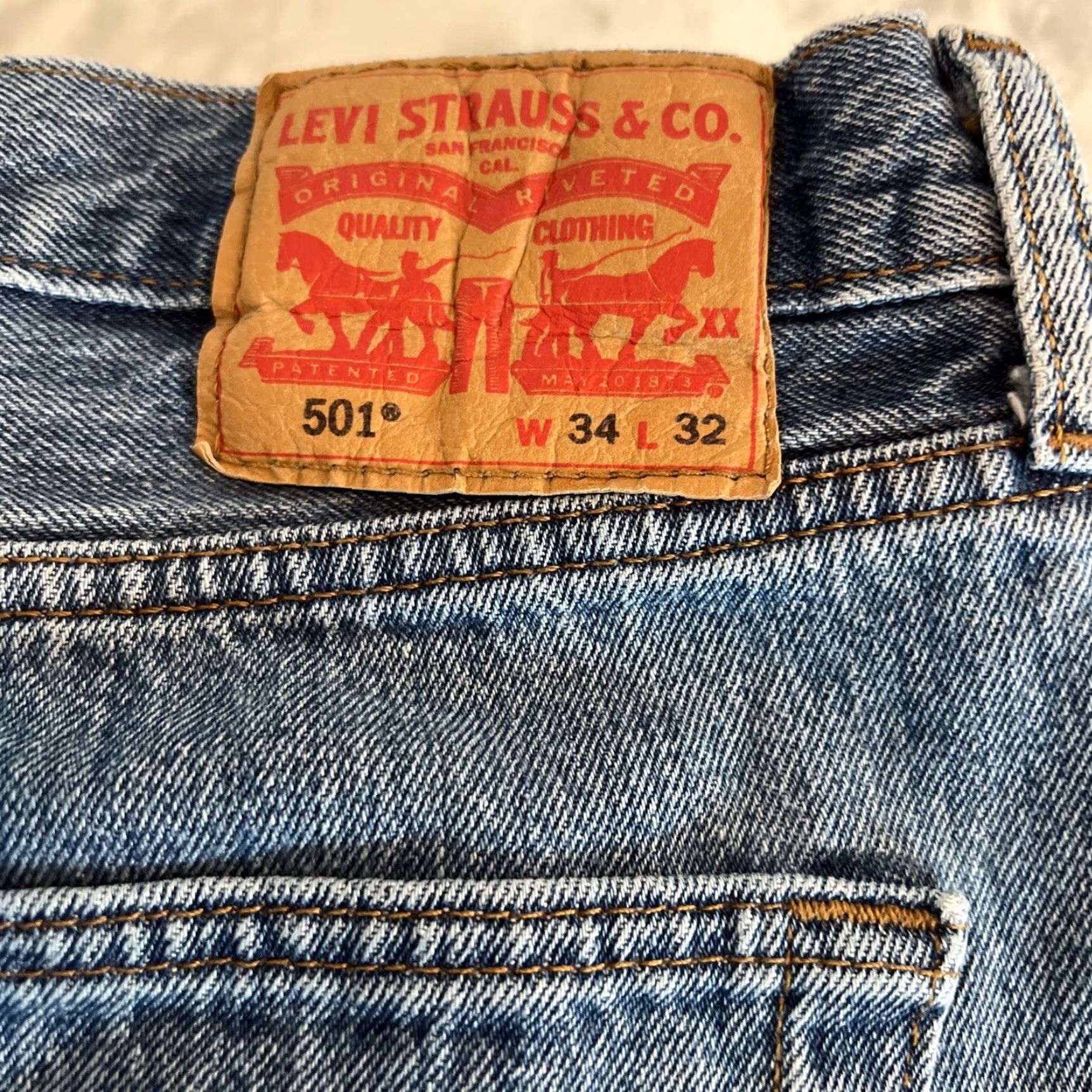 Levi's Levi’s 501 Jeans Men 34x32 Denim Blue Button Fly 5-Pocket Regular Fit USA Straight Modern Size US 34 / EU 50 - 4 Thumbnail