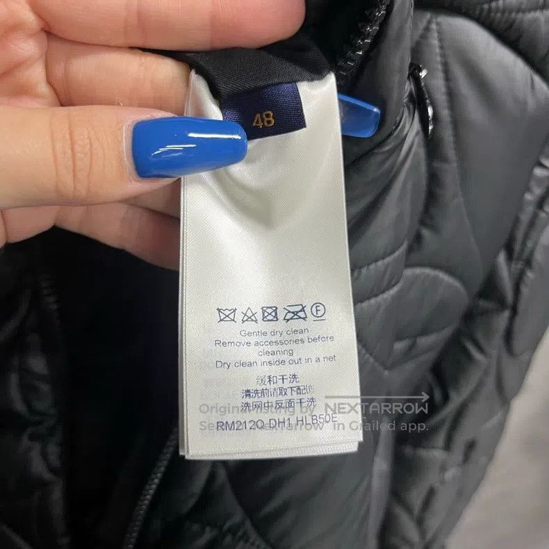 Louis Vuitton Louis Vuitton Black logo embossed graphic zipper solid hoo Size US M / EU 48-50 / 2 - 6 Thumbnail