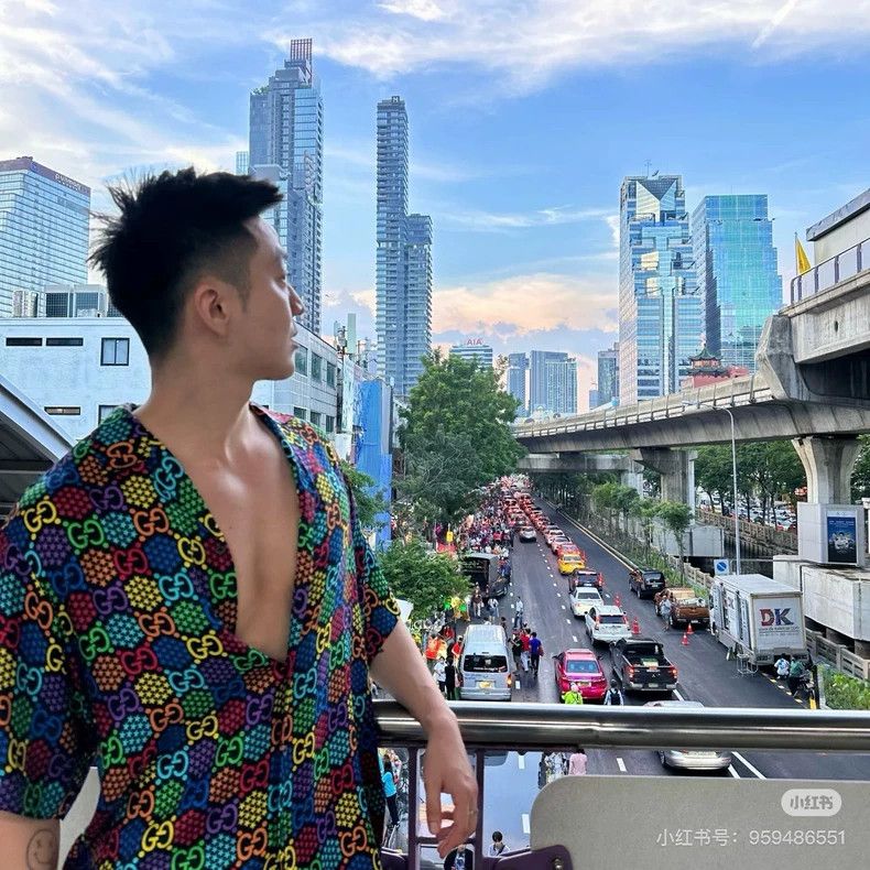 Gucci Gucci Rainbow-printed mulberry silk short-sleeved shirt Size US L / EU 52-54 / 3 - 6 Thumbnail