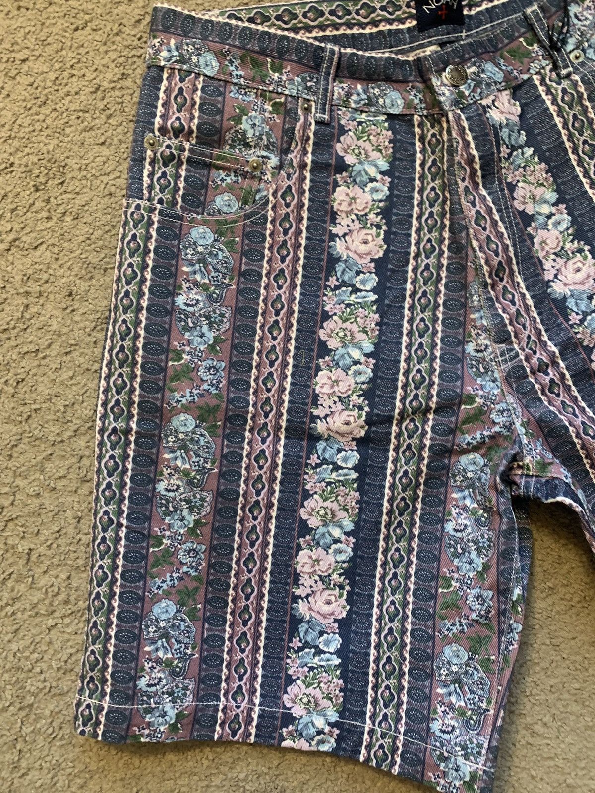 Noah NOAH 90’s STYLE DENIM STRIPED FLORAL SHORTS Size US 34 / EU 50 - 6 Thumbnail