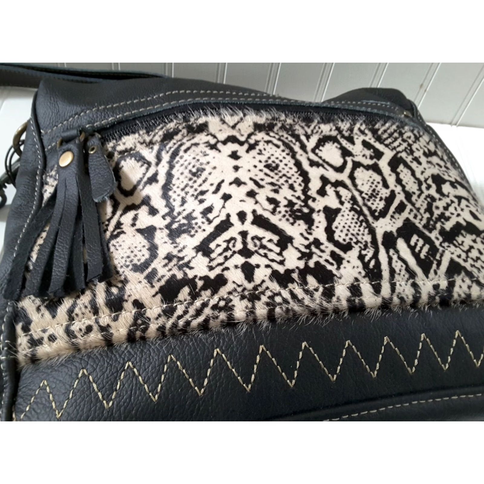 Vintage Myra Bag Monochromatic Snake Fur Leather Purse Handbag Shoulder Bag Women Medium Black Animal Print Zip Adjustable Strap Size ONE SIZE - 5 Thumbnail