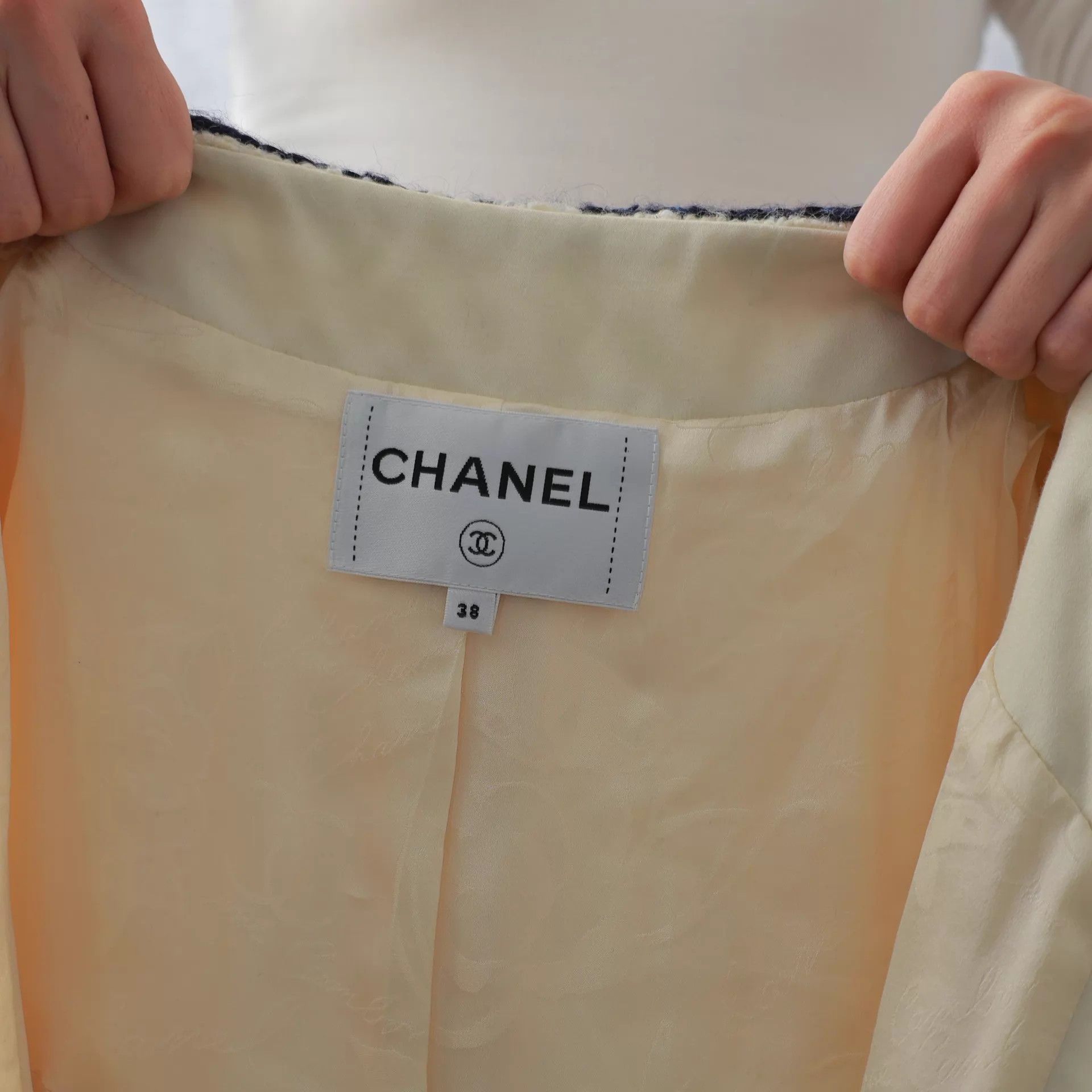 Chanel Chanel jacket 38 Size S / US 4 / IT 40 - 2 Thumbnail