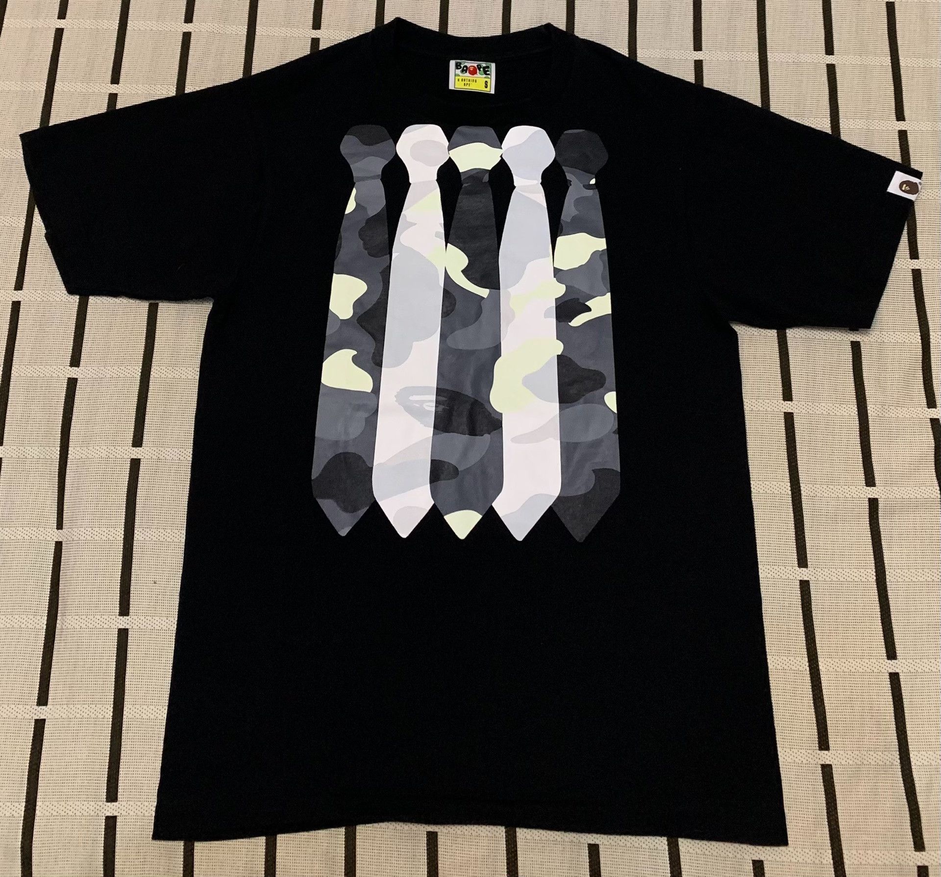 Bape Bape Camo Glow T-Shirt S Men Size US S / EU 44-46 / 1 - 1 Thumbnail