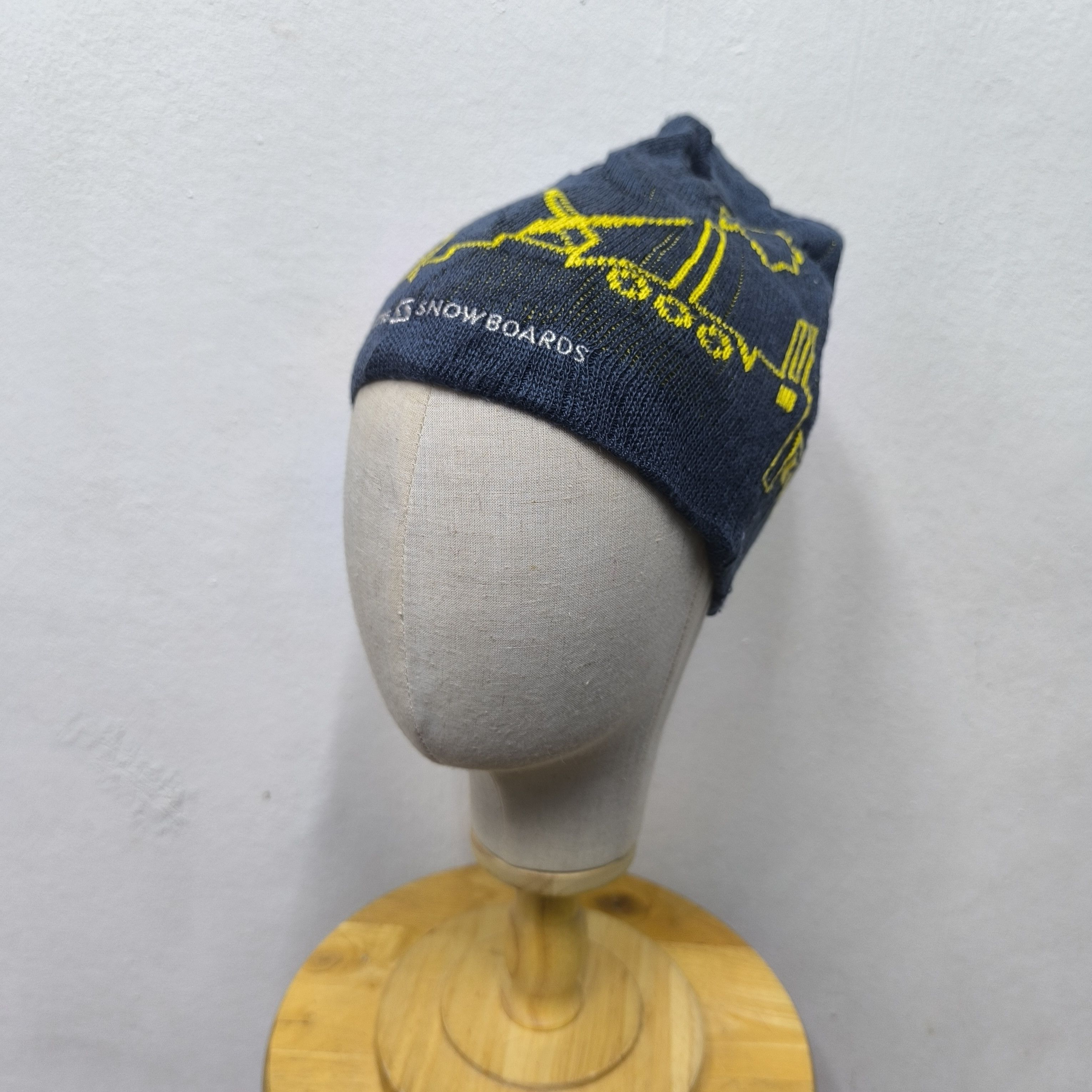 Japanese Brand 🏔️Sims snowboard city design pull on beanie hat Size ONE SIZE - 2 Thumbnail