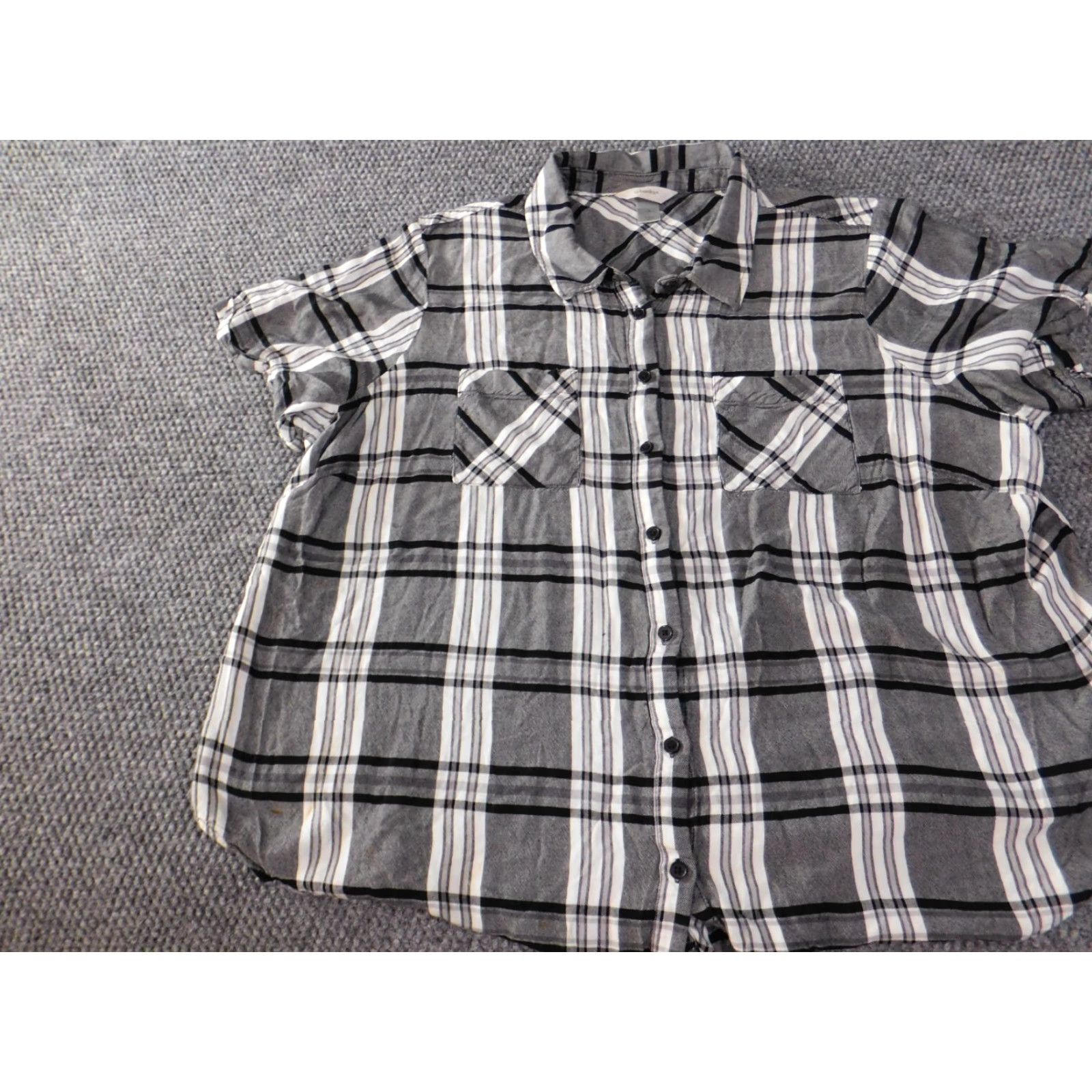 Vintage CJ Banks Button-Up Tunic Shirt 2X Gray Womens Plaid Rayon Short Sleeve Button Front Casual Classic Size XXL / US 16-18 / IT 52-54 - 3 Thumbnail