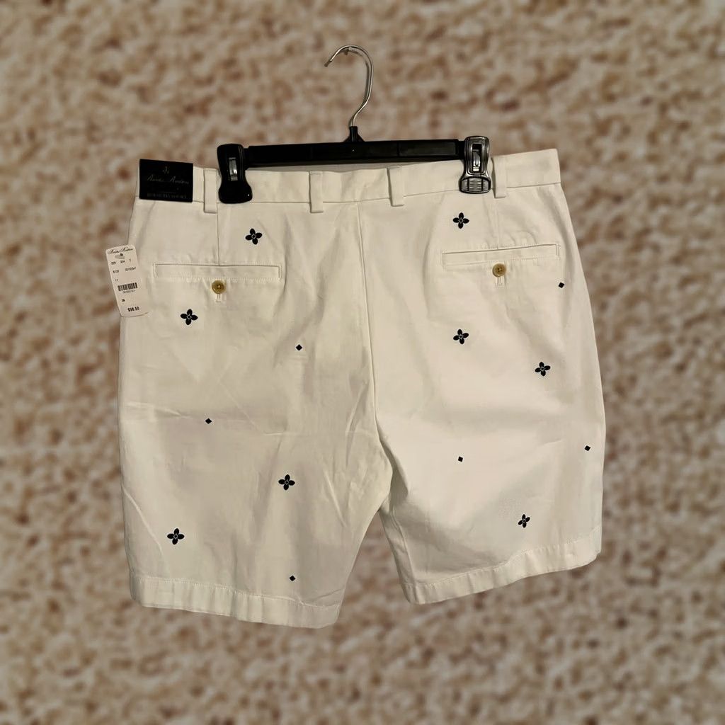 Brooks Brothers Brooks Brothers Bermuda Shorts White Geometric Floral Chino Mens 36 Size US 36 / EU 52 - 1 Thumbnail