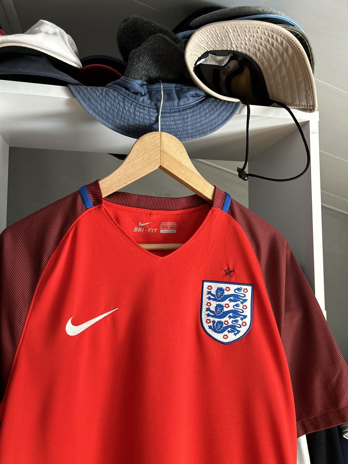 Nike Nike England 2016/17 away soccer jersey Size US M / EU 48-50 / 2 - 2 Thumbnail