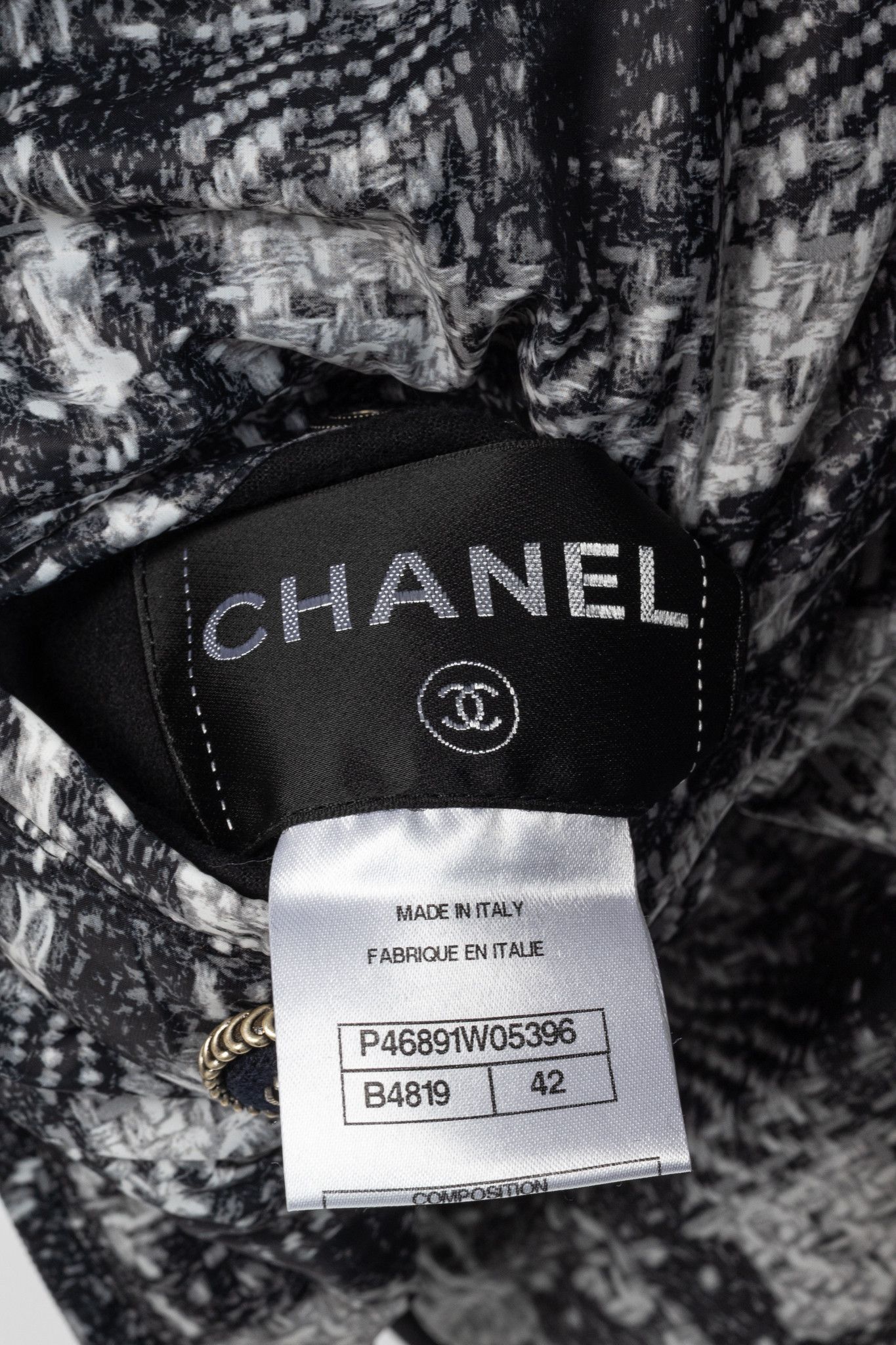 Chanel Chanel Reversible Grey Tweed-Printed & Black Nylon Jacket Size L / US 10 / IT 46 - 17 Thumbnail