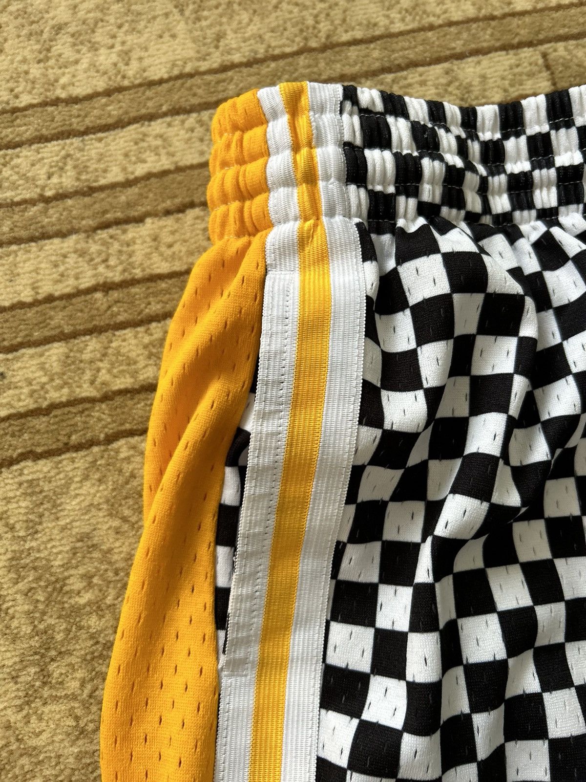 Mitchell & Ness Mitchell & Ness Hardwood Classics LA Lakers NBA Shorts Size US 34 / EU 50 - 5 Thumbnail