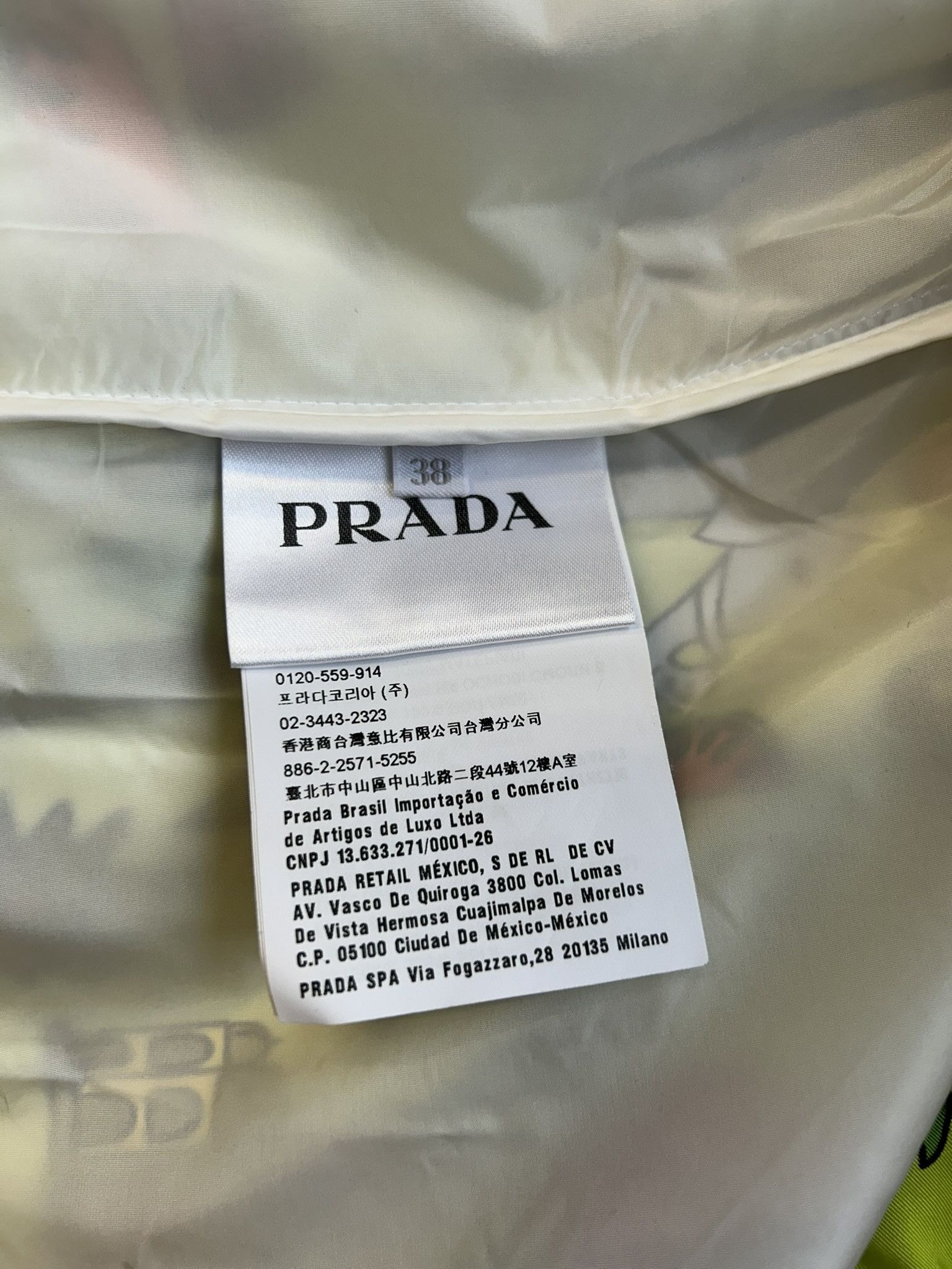Prada SS2017 runway prada taffeta print silk jacket Size XS / US 0-2 / IT 36-38 - 13 Thumbnail