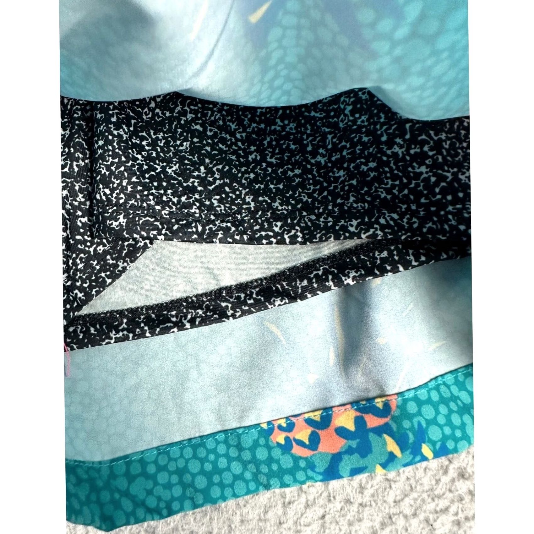 Chubbies Chubbies Swim Trunks Mens Large Teal Green Pineapple Lined Drawstring NEW B42 Board Shorts Beach Pattern Geometric Elastic Waist Mens Size ONE SIZE - 6 Thumbnail