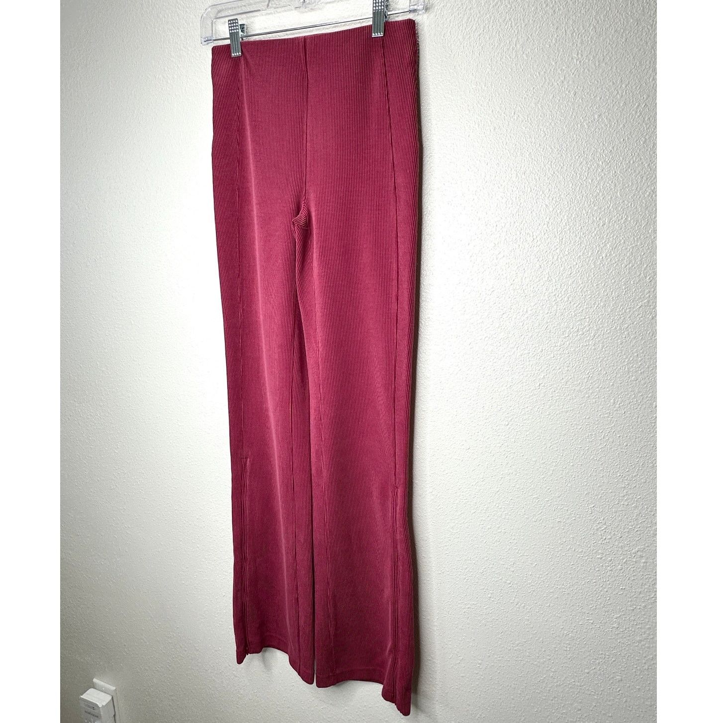 Lululemon Lululemon Dark Pink Softstreme Ribbed Zip Flared Pant 4 Size 27" / US 4 / IT 40 - 4 Thumbnail