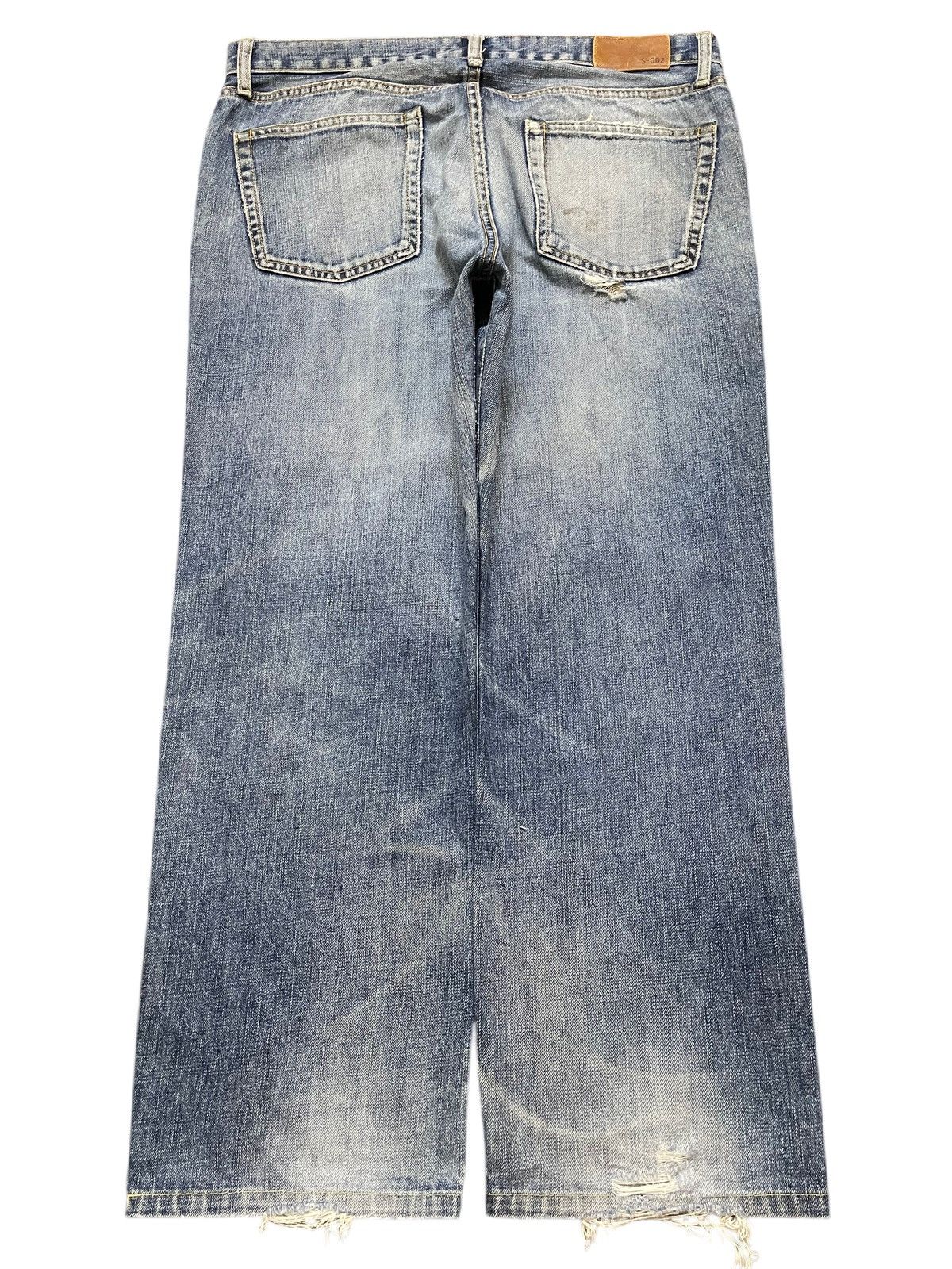 Uniqlo Vintage Uniqlo Blue Faded Wash Distressed Destroy Baggy Jean Size US 36 / EU 52 - 2 Thumbnail
