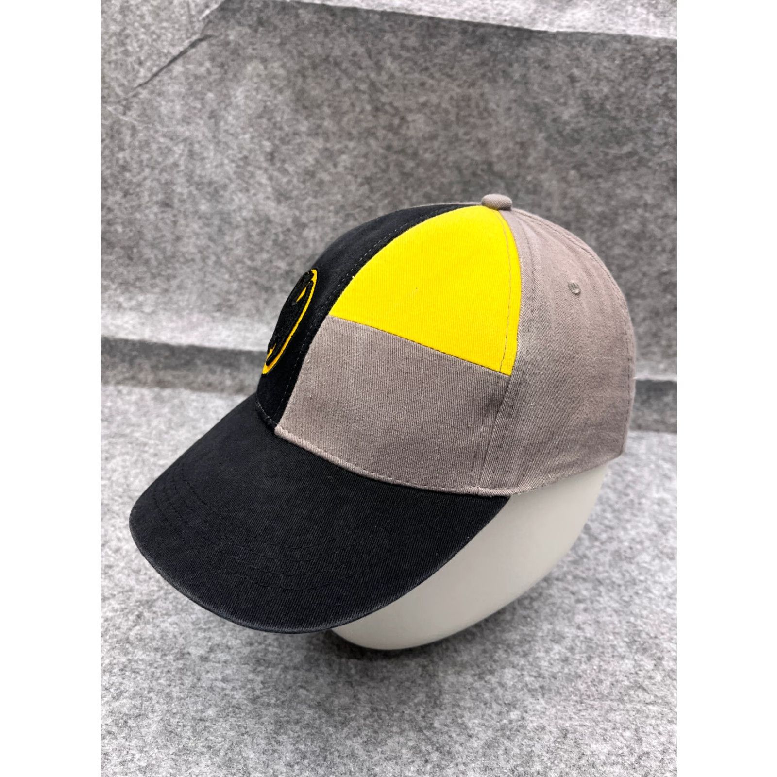 Vintage Six Flags Batman Hat Cap Strap Back Adult One Size Gray Black Yellow Polyester Size ONE SIZE - 4 Thumbnail