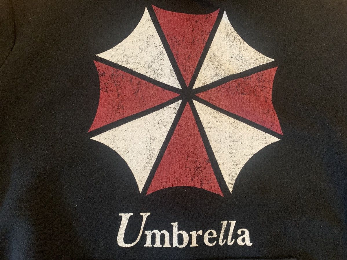 Vintage Resident Evil Umbrella Corporation Hoodie Size US M / EU 48-50 / 2 - 2 Thumbnail