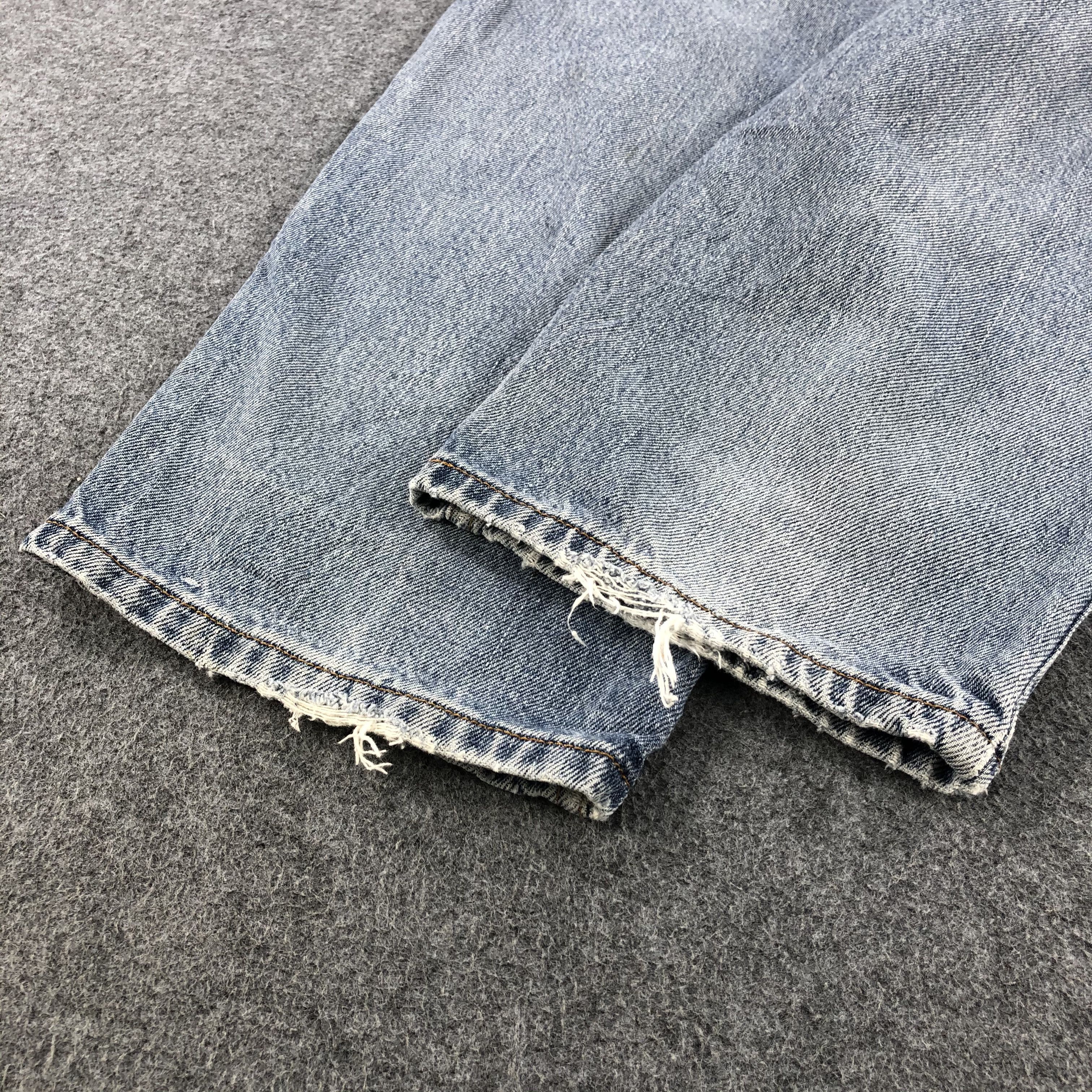 Levi's Light Washed Vintage Levis 560 Jeans Distressed Denim-J1041 Size US 35 - 6 Thumbnail