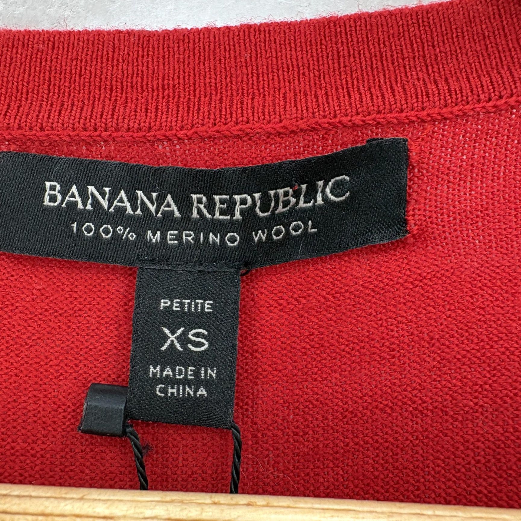 Banana Republic Banana Republic Sweater Womens XS Petite Red Merino Wool V-Neck Ruffle Pullover Size XS / US 0-2 / IT 36-38 - 4 Thumbnail