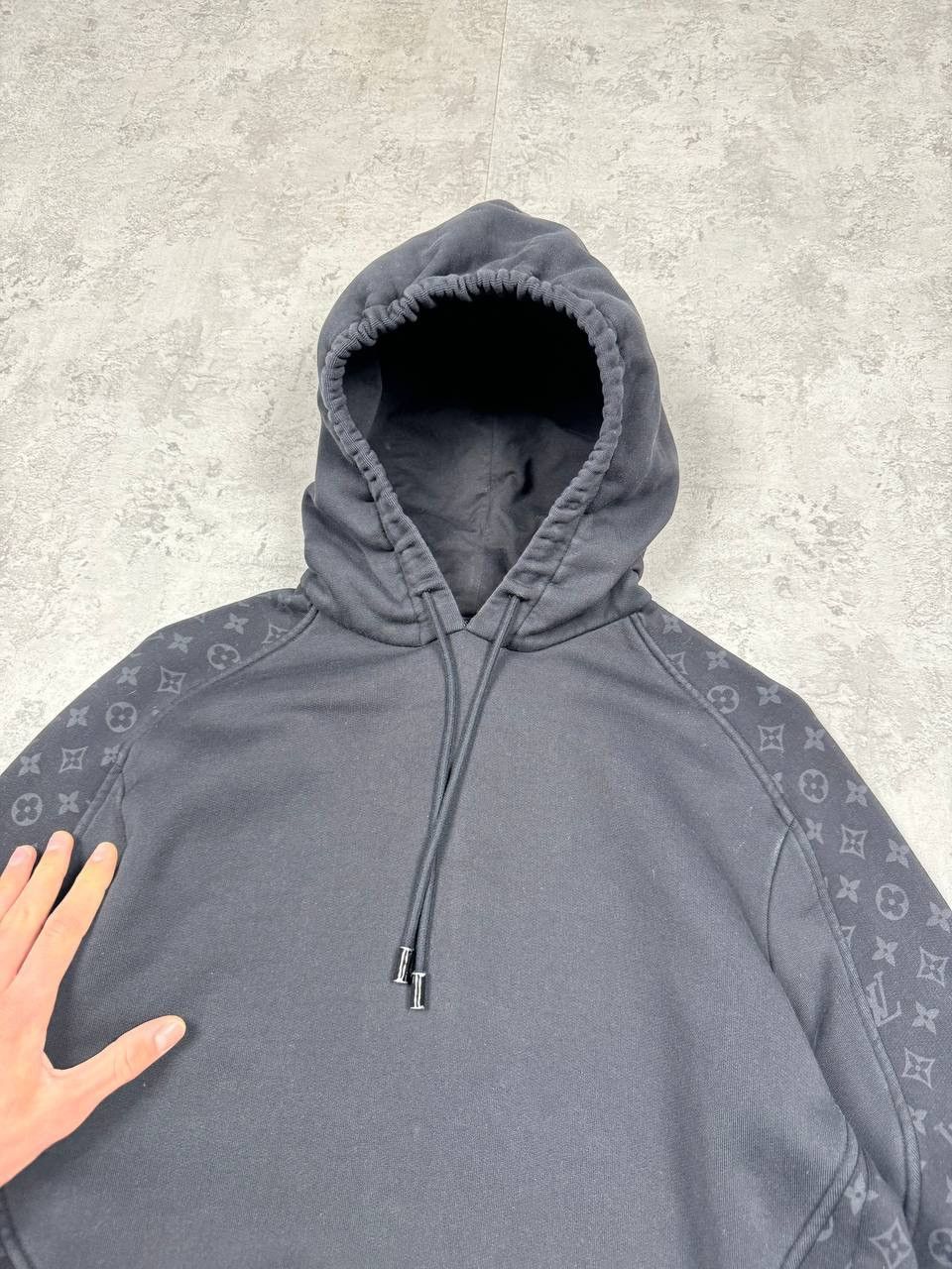 Louis Vuitton Louis Vuitton Monogram Circle Cut Black Hoodie Size M Size US M / EU 48-50 / 2 - 6 Thumbnail