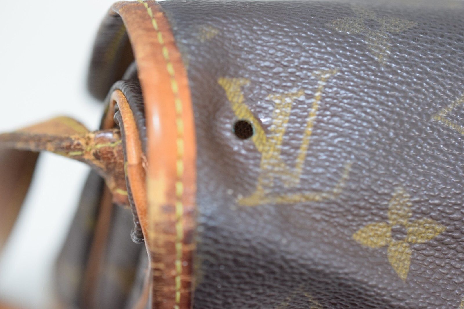 Louis Vuitton LV Saumur 30 Crossbody Bag Monogram Canvas M42256 Size ONE SIZE - 9 Thumbnail