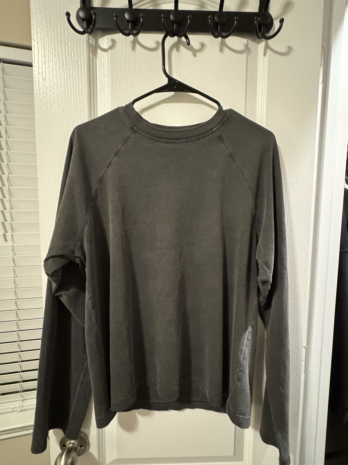Other DISCONTD Charcoal L/S Raglan Tee Size US S / EU 44-46 / 1 - 1 Thumbnail