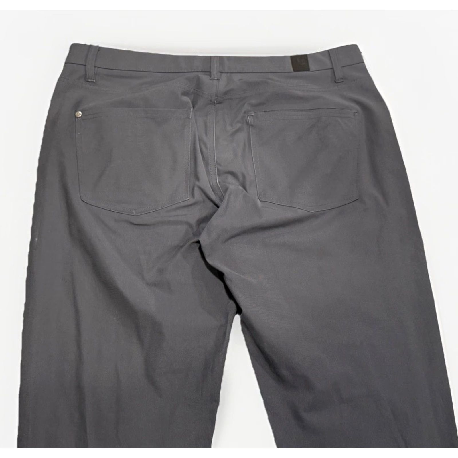 Vuori Vuori Meta Pant Mens 36x32 Gray Stretch Chino Pockets Slim Tapered 5-Pocket Zip Button Regular Waist Logo Front Flat Front Style Puori? Size US 36 / EU 52 - 4 Thumbnail