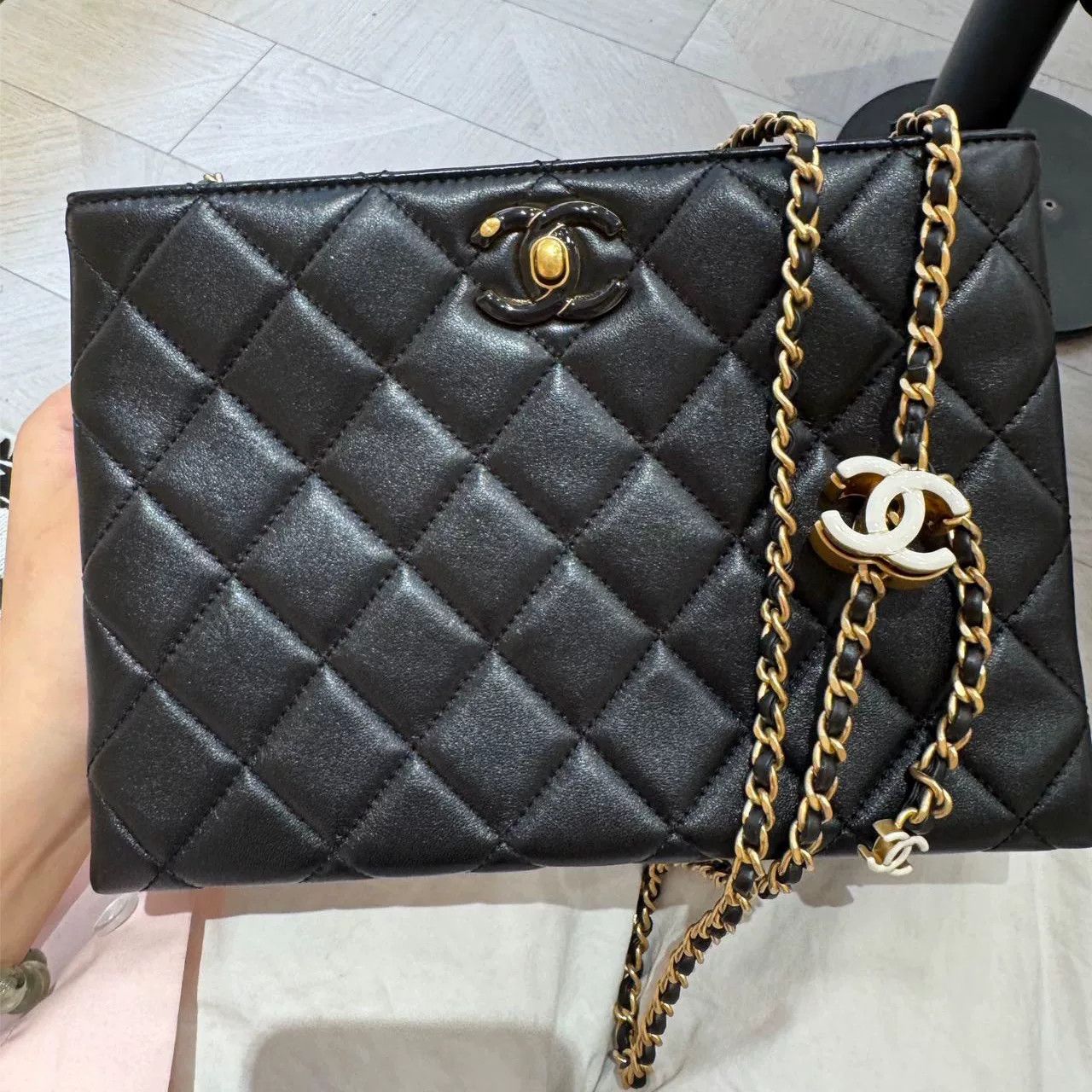 Chanel Pre-loved Bag Very good condition Size ONE SIZE - 1 Thumbnail