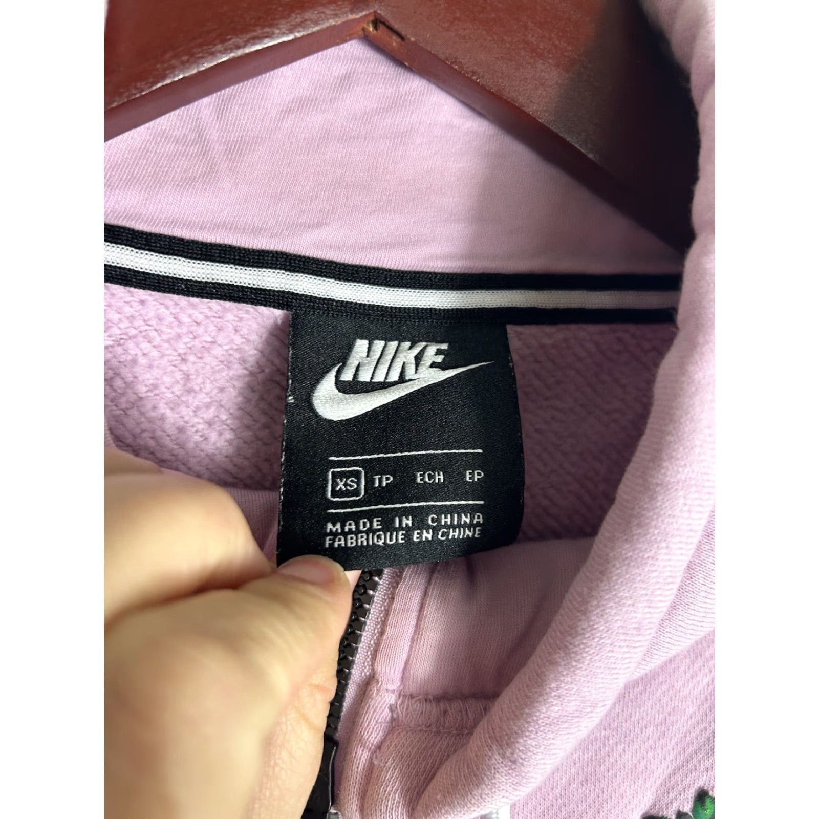 Nike Nike Sweatshirt Women XS Half Zip Floral Pink Lavender Pullover Y2K BQ8846-676 Size XS / US 0-2 / IT 36-38 - 7 Thumbnail