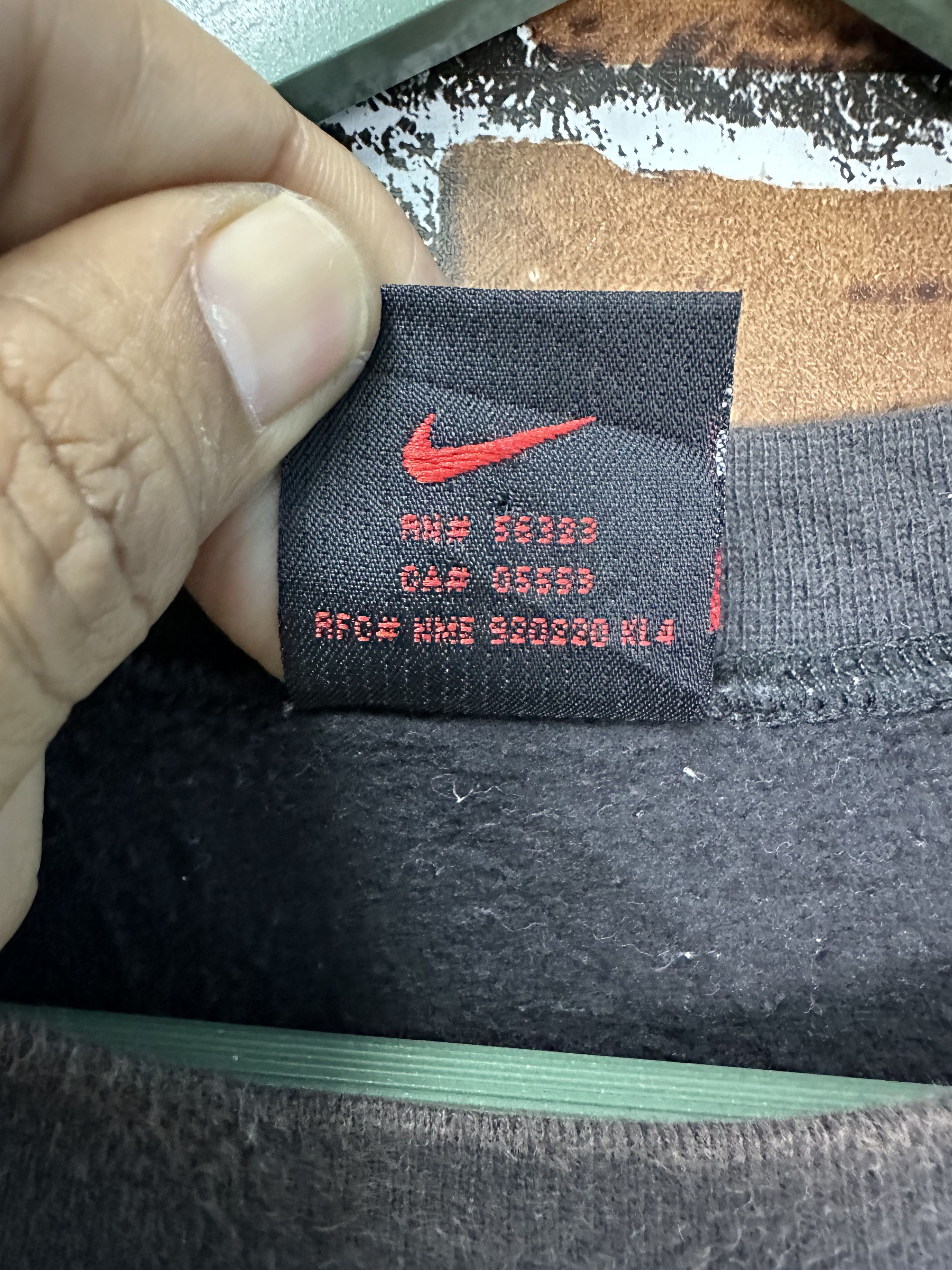 Nike Vintage Faded Nike Athletic Center Logo Crewneck Z467 Size US L / EU 52-54 / 3 - 10 Thumbnail