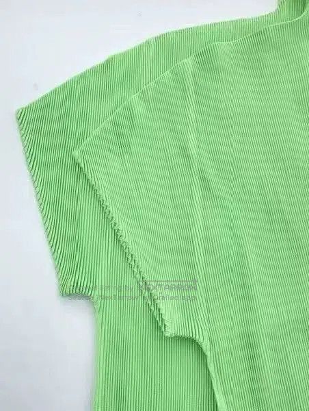 Issey Miyake Issey Miyake Green Short. Size L / US 10 / IT 46 - 3 Thumbnail