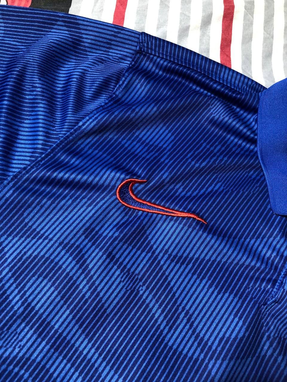 Nike × Vintage 90s Nike Central Swoosh Vintage Y2K Oversized Retro T-Shirt Size US M / EU 48-50 / 2 - 11 Thumbnail