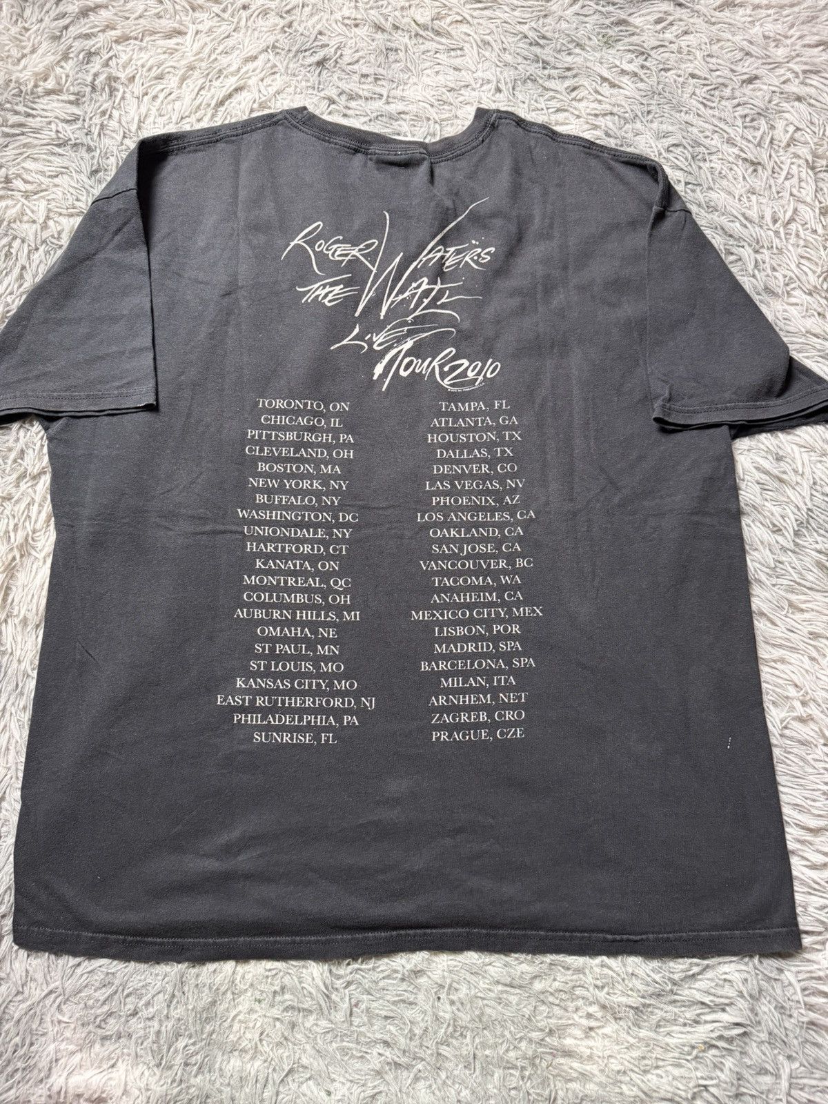 Pink Floyd Vintage Pink Floyd Roger Water The Wall 2010 Size US XL / EU 56 / 4 - 5 Thumbnail