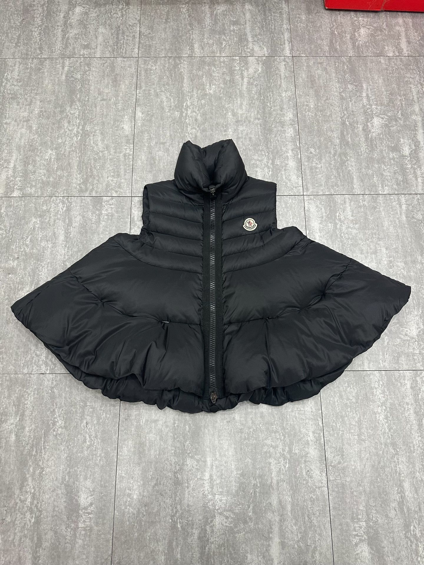 Moncler Moncler Down Black Skirt 28 Women Size 28" / US 6 / IT 42 - 1 Thumbnail