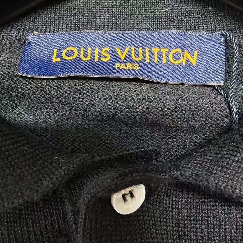 Louis Vuitton Louis Vuitton Chest printed dove sweater Size US XS / EU 42 / 0 - 3 Thumbnail