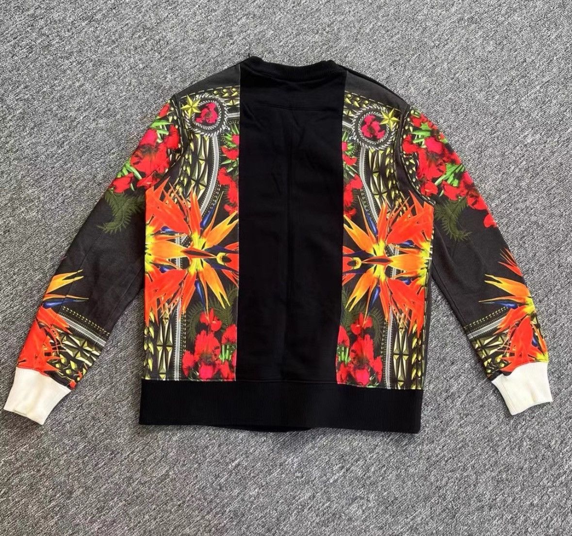 Givenchy Givenchy Men's Floral Print Sweatshirt . Size US S / EU 44-46 / 1 - 2 Thumbnail